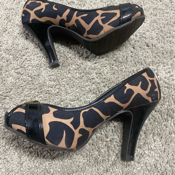 Mossimo cheetah print peep toe pumps size 8.5 - Picture 2 of 6
